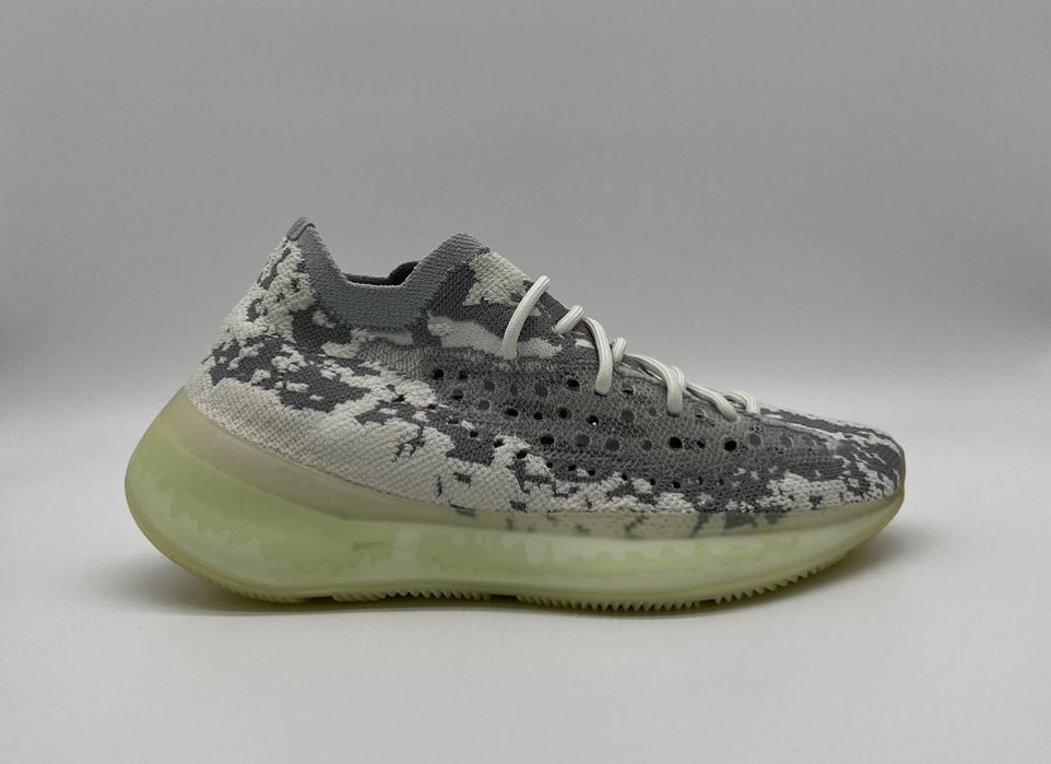 Yeezy 380 Alien  Marimea (Size) 44  100% Authentic