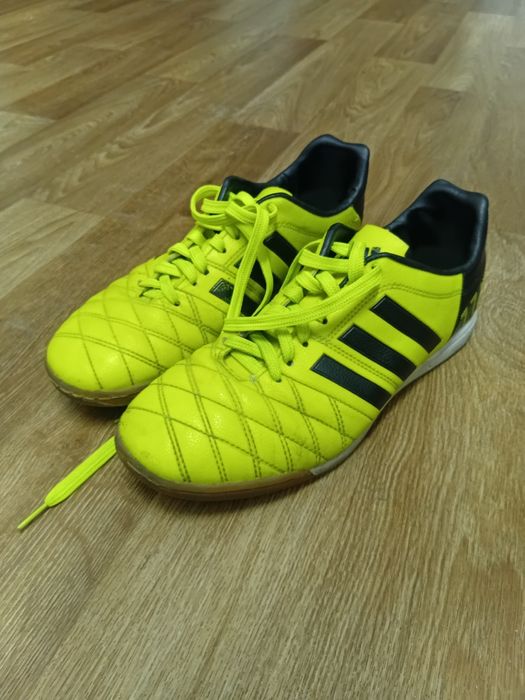 Продам футзалки 42 размер маломерки