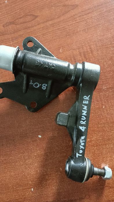 Продам новый маятниковый рычаг рулевого управления (Idler Arm) для Toy