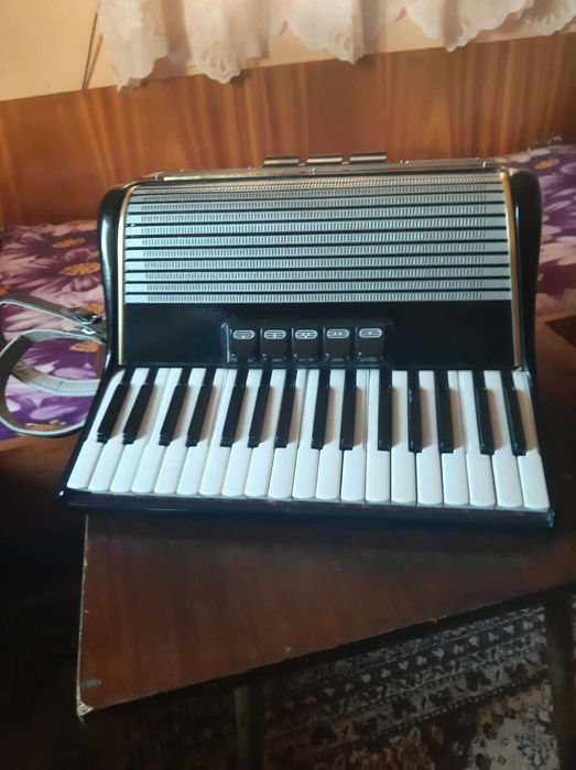 Акордеон велтмайстер 80 баса