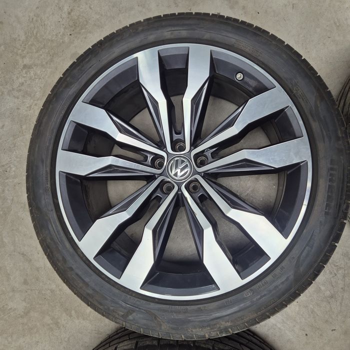 Jante aliaj 21 VW Touareg 3 R-Line CR III Vara 285/40/21 Pirelli dot 2023 6.5mm Suzuka Bicolor Volkswagen