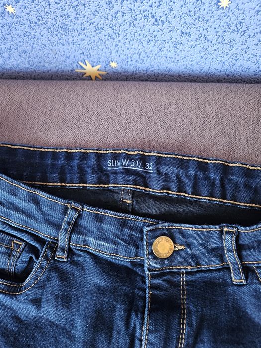 Vând blugi noi damă