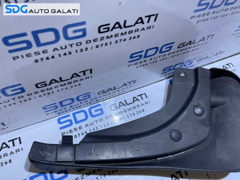 Aparatoare Protectie Noroi Roata Janta Dreapta Fata Ford Kuga 1 2008 - 2013 Cod 8V4J-16A262-AD 8V4J16A262AD