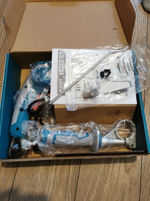 Vând bormașina  Total