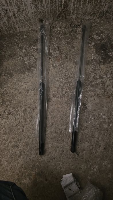 Vând set amortizor haion VOLVO V40