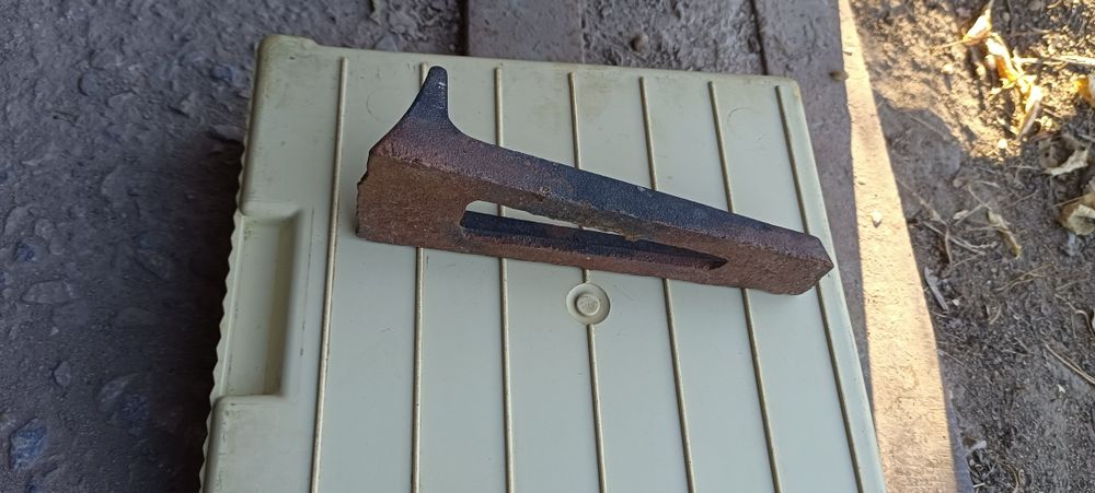 Продам ножку от чугунный ванны