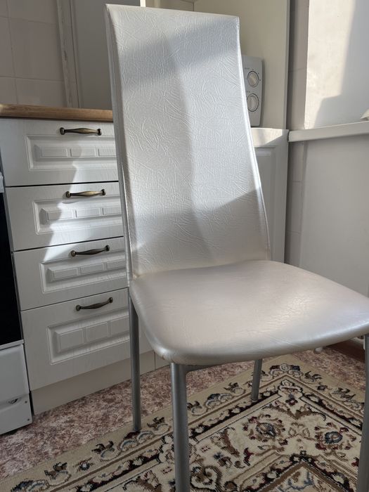 Стулья в количестве 6 штук