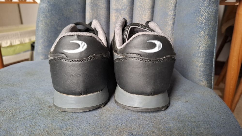 Продаётся тёплые кросовки