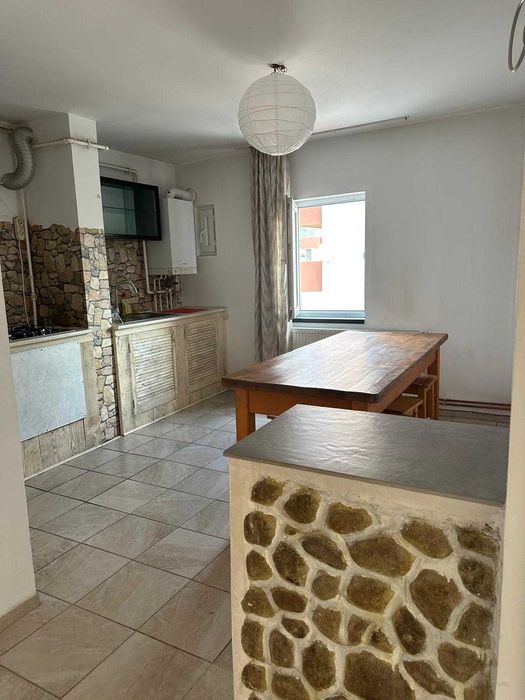 Inchiriez apartament 3 camere