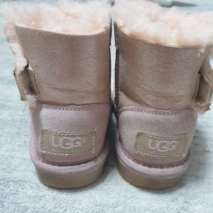 Уги на девочку, натуральный мех