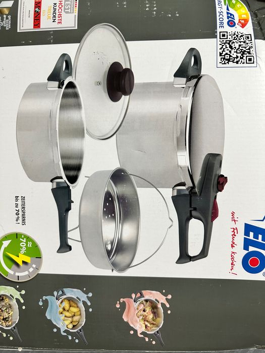 Комплект тенджера и тиган под налягане със всички налични аксесоари