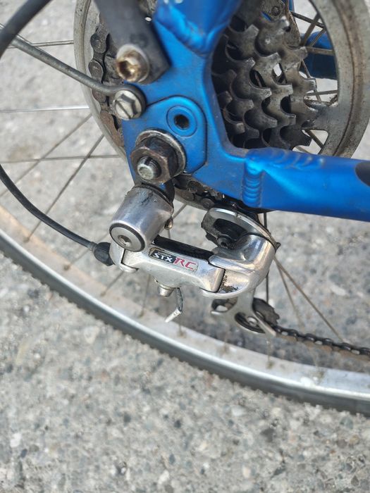 Bicicleta Taos cadru de aluminiu foarte ușoară. Roti 28