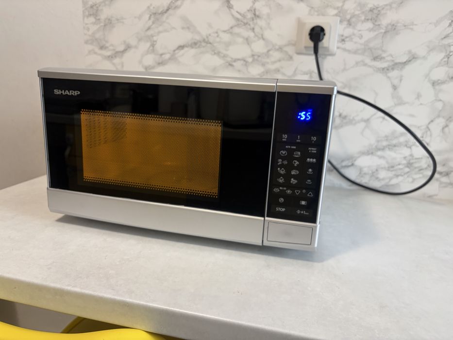 Cuptor cu microunde Sharp digital – stare ca nou
