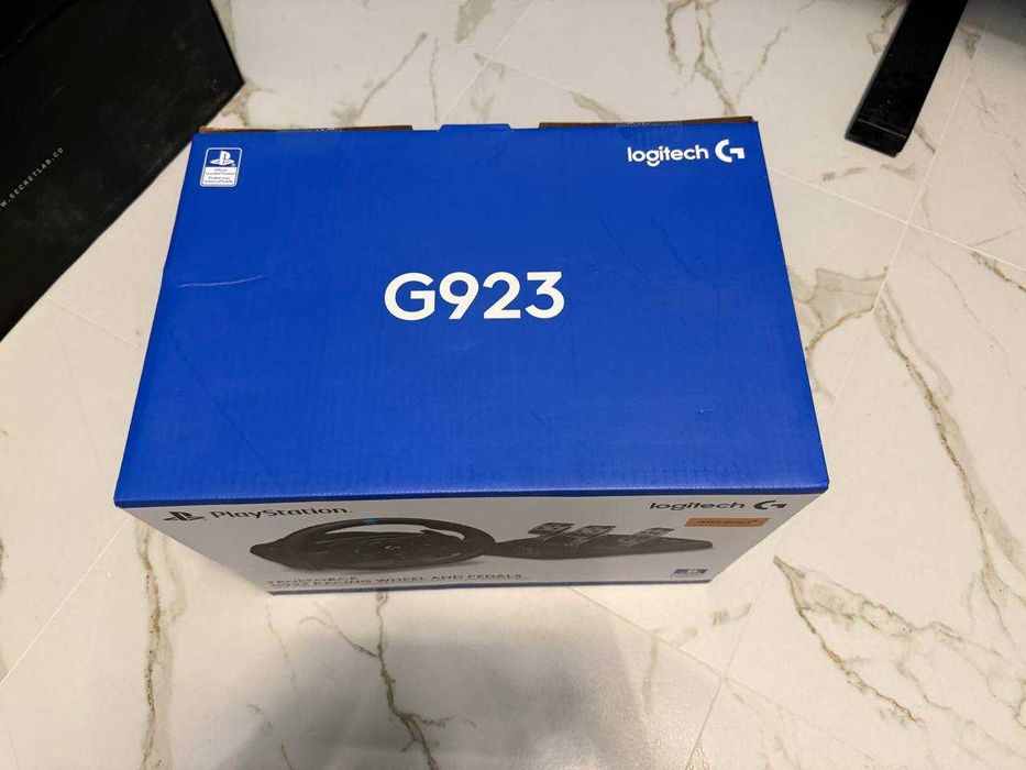 Чисто нов волан Logitech G923 за компютъра и Playstation