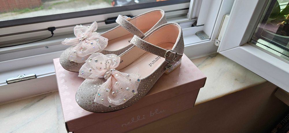 Pantofi eleganti pentru fete