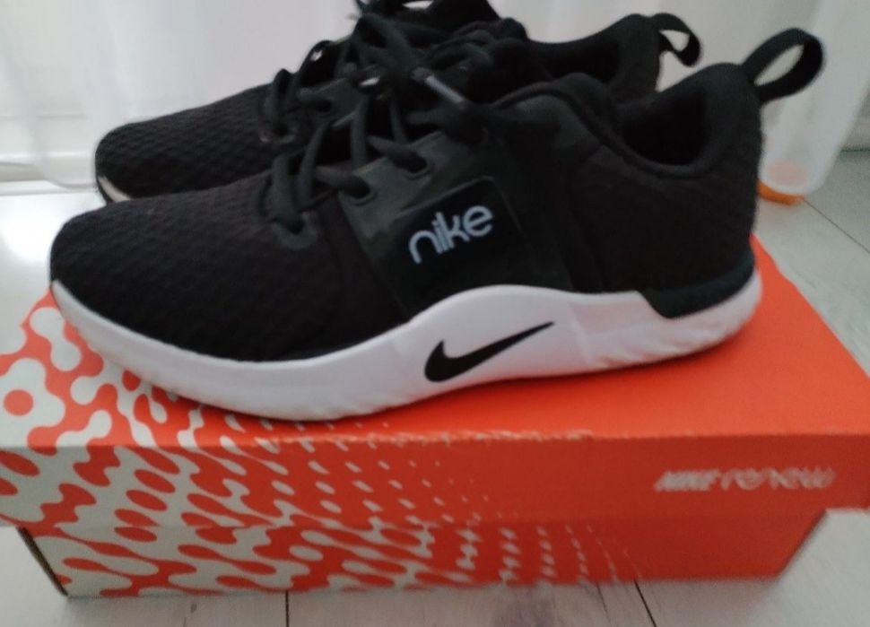 Маратонки Nike и " H&M" номер 39