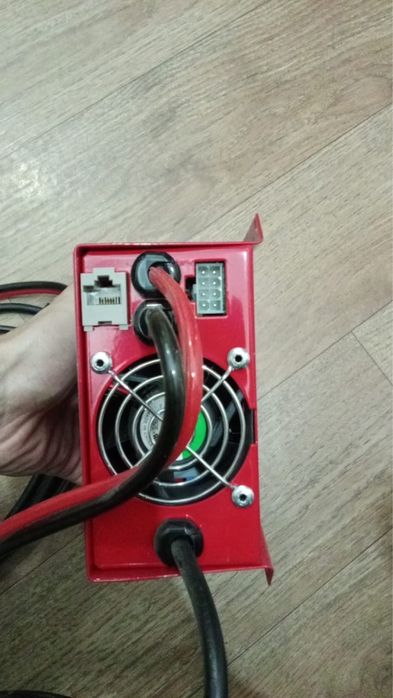 Универсальное зарядное устройство ZHF2420