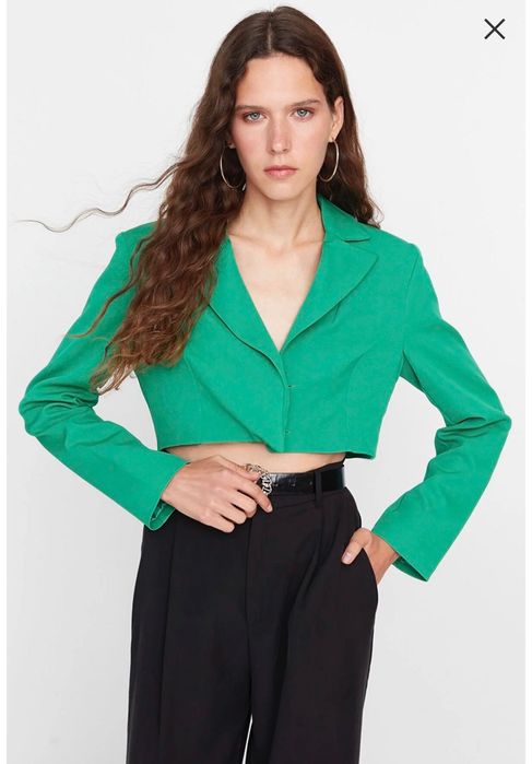 Кроп пиджак укорочённый