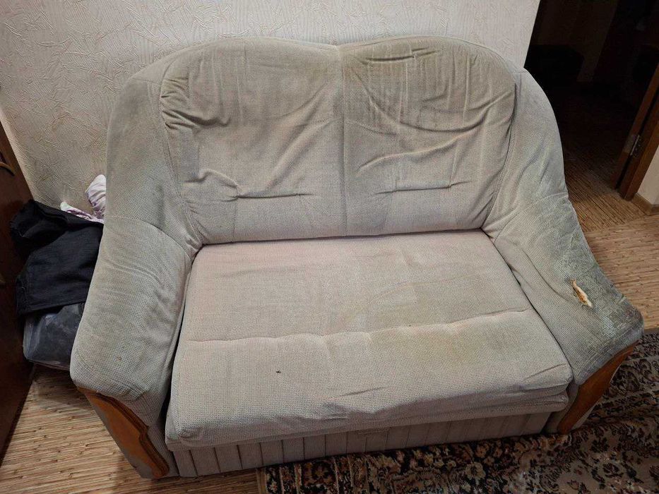 Старый раскладной диван