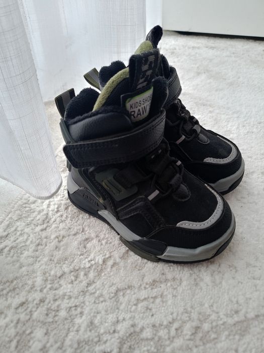 Продам ботинки осень весна детские