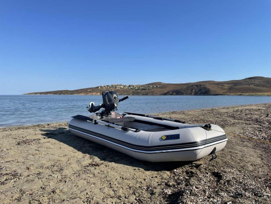 Надуваема лодка.