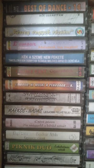 Casete audio vechi lb maghiară, italiană