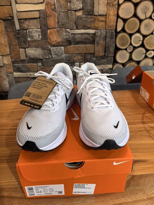 Nike Revolution 8