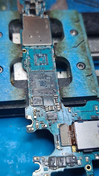 Reparatii telefoane placi de baza etc