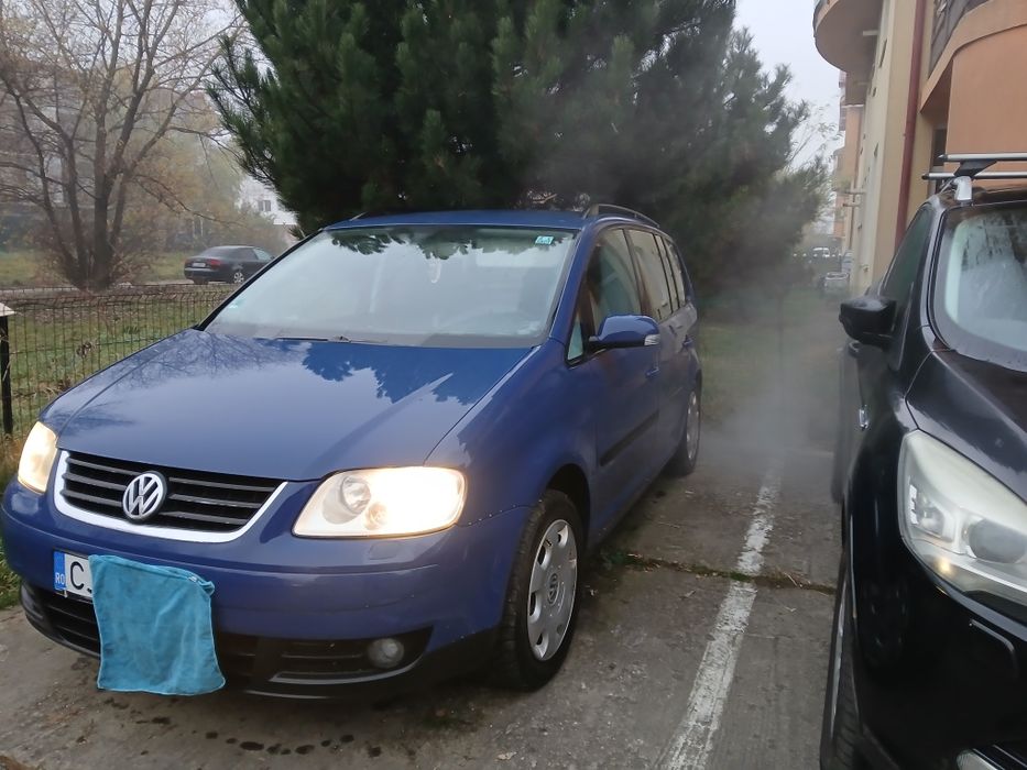 Vând Volkswagen touran