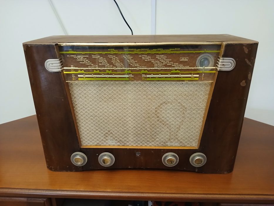 Radio  cu lămpi Philips BX500A an 1950