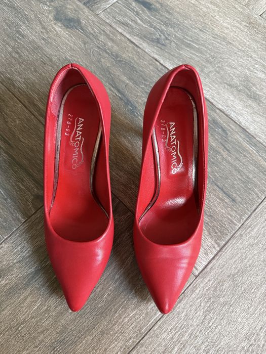 Червени елегантни обувки естествена кожа