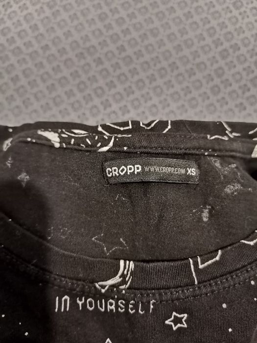 Tricouri XS și pantaloni 134-140