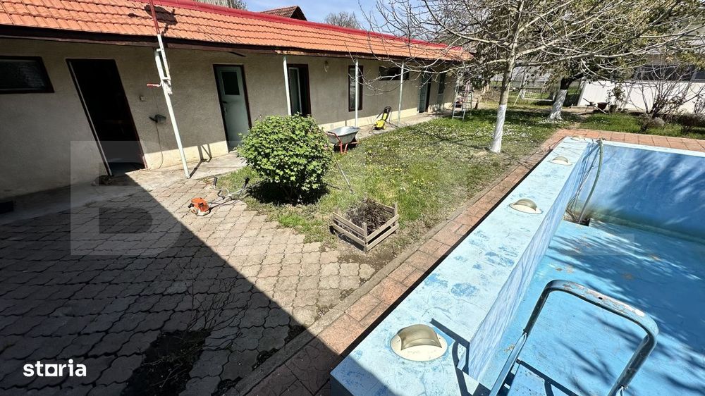 Casa spatioasa, complet mobilata, cu piscina si panouri fotovoltaice i