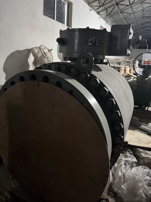 Sharavoy zadvishla (trunnionli sharli klapan (trunnion ball valve))