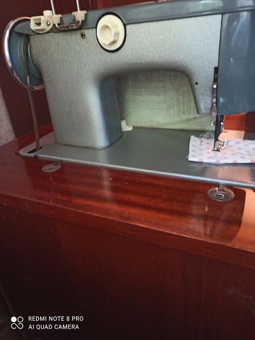 Продам швейную машинку