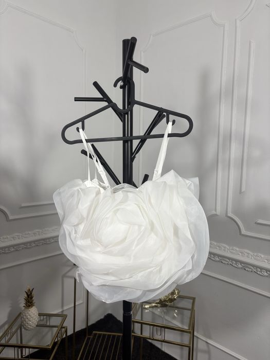 Бял топ с роза , нов