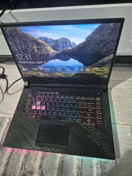 Laptop Gaming ASUS ROG Strix G15 G512LV cu RTX 2060 alaturi de cooler (castile si mouse-ul se pot da impreuna)