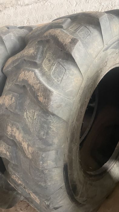 Шины 16.9-28 погрузчик экскаватор JCB ca