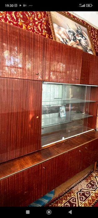 Продам сервант полированный.