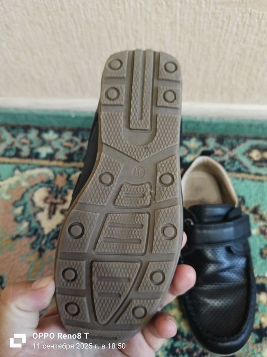 Продам школьные туфли на мальчика