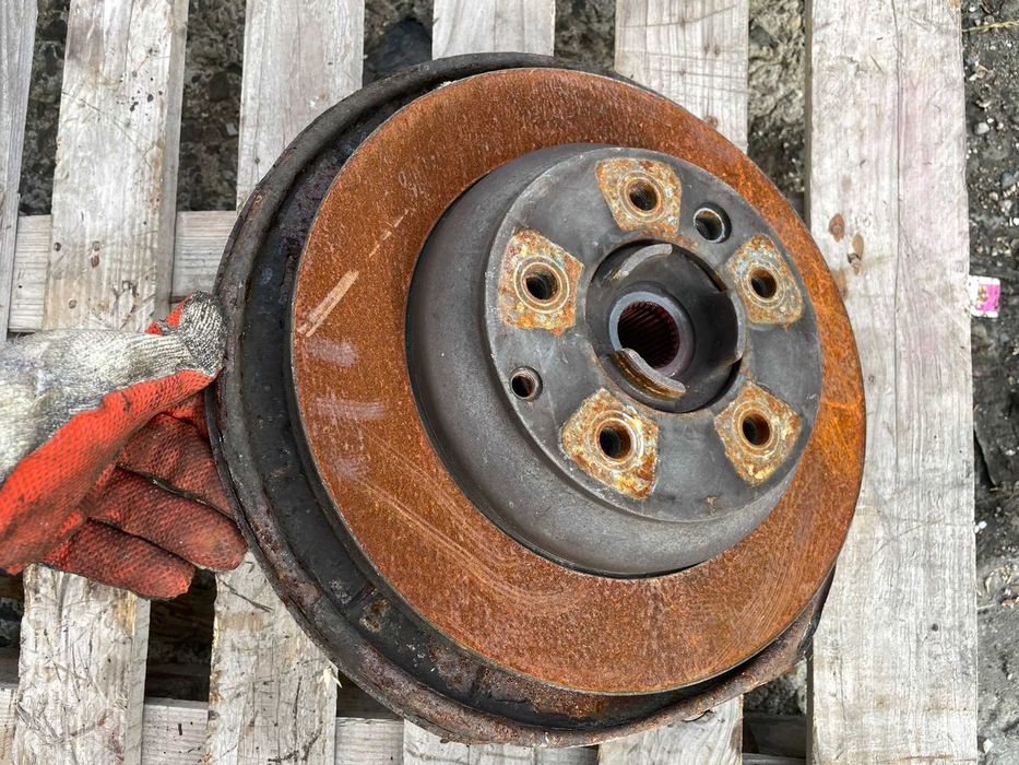 Заден Десен Шенкел Главина Porsche Cayenne 3.0D 92A/2012г