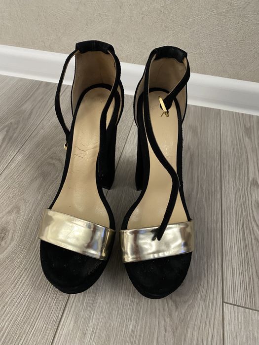 Продам босоножки замша черные