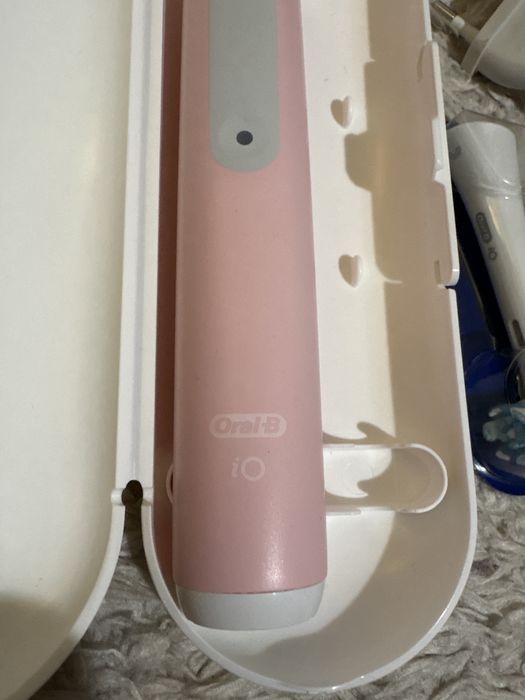 Periuta electrica oralb io3