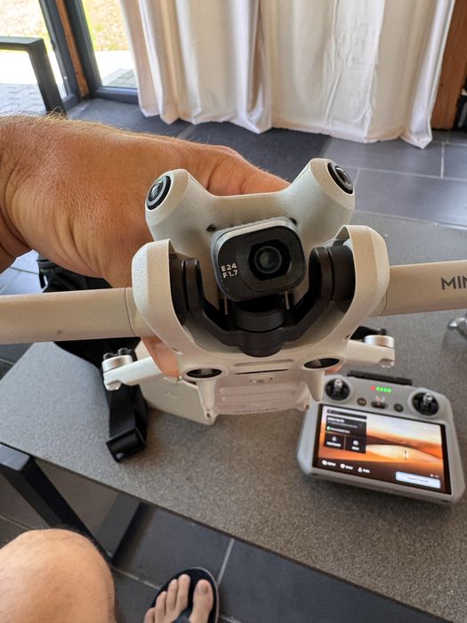 Drona DJI mini 4 Pro