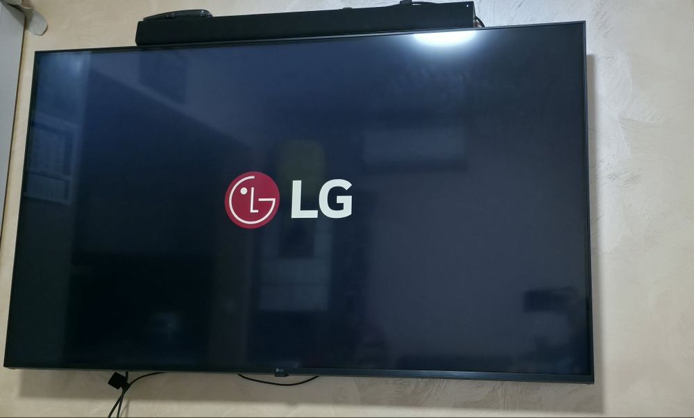 LG 55” 4K Smart TV + LG Soundbar 300W Subwoofer – Домашно кино