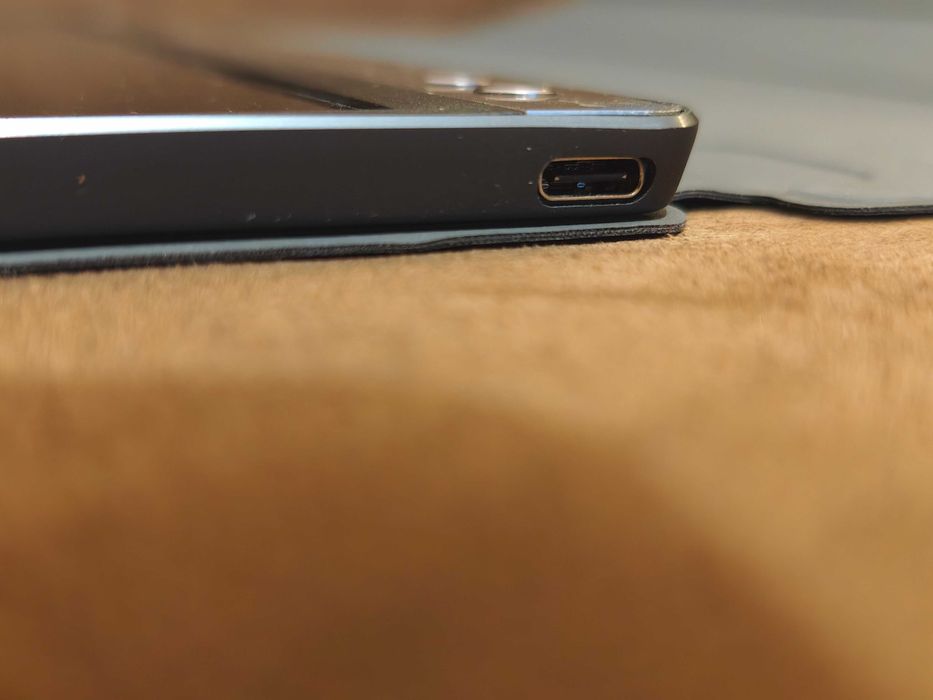 Asus ZenScreen GO MB16AP преносим монитор с вградена батерия