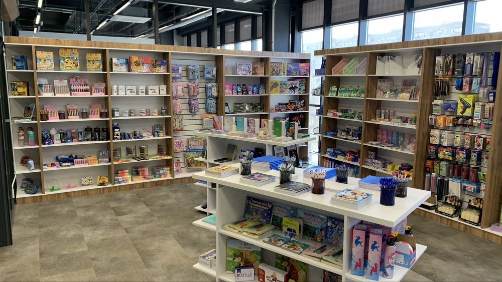 Продаётся мебельная витрина из магазина