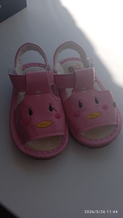 Продам летние сандали. Размер 19. Цена-3000.