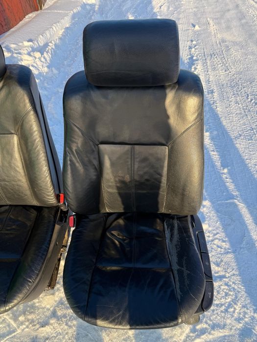 Передние сиденья Е38