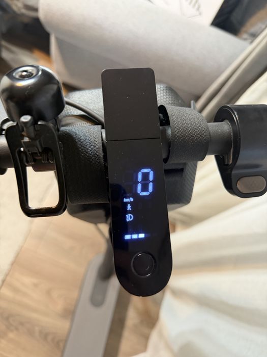 Xiaomi Mi Electric Scooter 1S – aproape nouă – cu accesorii + cutie